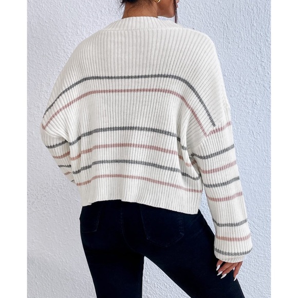 Women’s Sweater - Picture 2 of 5